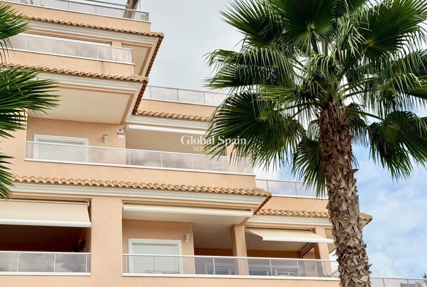 Venta - APARTAMENTO -
ORIHUELA COSTA - VILLAMARTÍN