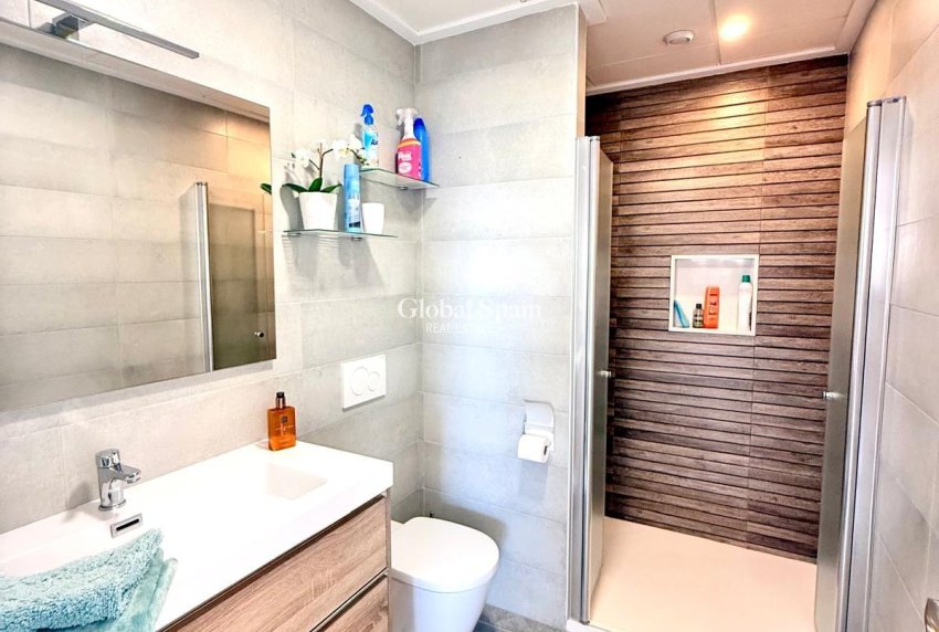 Venta - APARTAMENTO -
ORIHUELA COSTA - VILLAMARTÍN