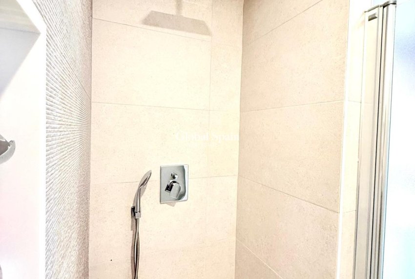 Venta - APARTAMENTO -
ORIHUELA COSTA - VILLAMARTÍN