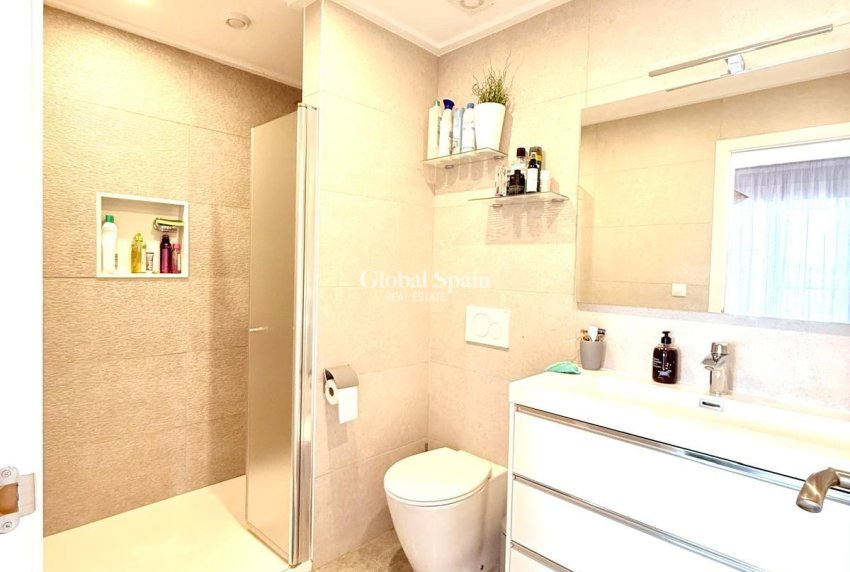 Venta - APARTAMENTO -
ORIHUELA COSTA - VILLAMARTÍN