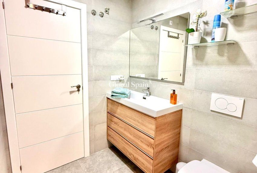 Venta - APARTAMENTO -
ORIHUELA COSTA - VILLAMARTÍN