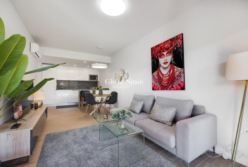 Venta - APARTAMENTO -
ORIHUELA COSTA - VILLAMARTÍN