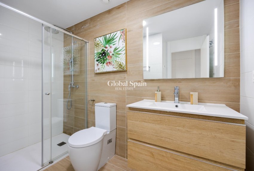 Venta - APARTAMENTO -
ORIHUELA COSTA - VILLAMARTÍN