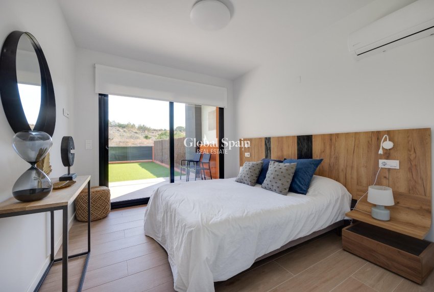 Venta - APARTAMENTO -
ORIHUELA COSTA - VILLAMARTÍN