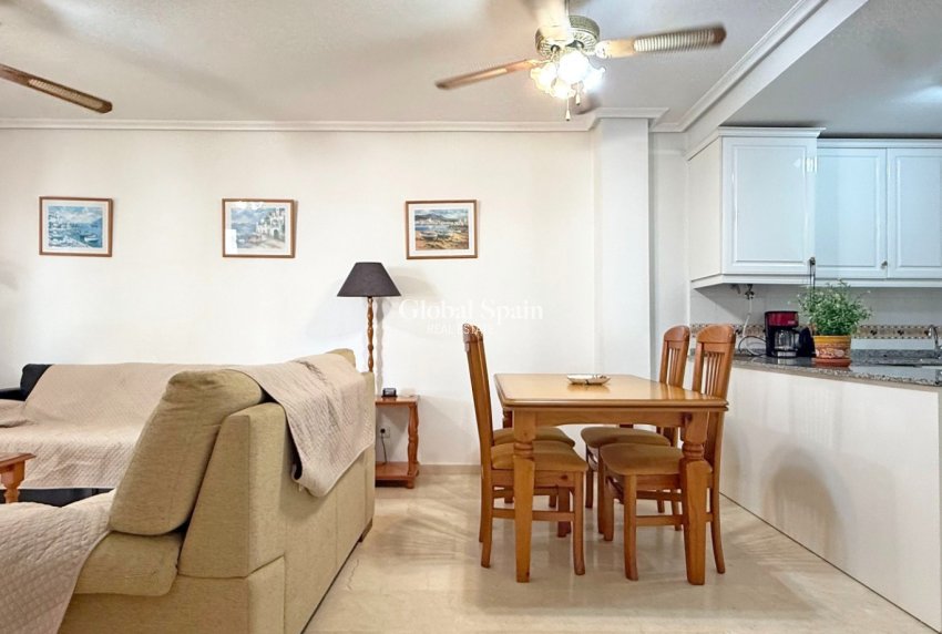 Venta - APARTAMENTO -
ORIHUELA COSTA - VILLAMARTÍN