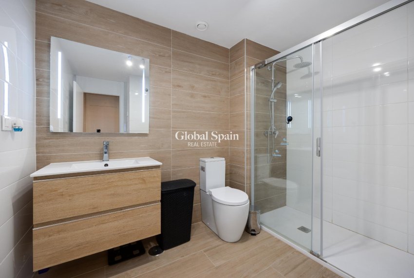 Venta - APARTAMENTO -
ORIHUELA COSTA - VILLAMARTÍN