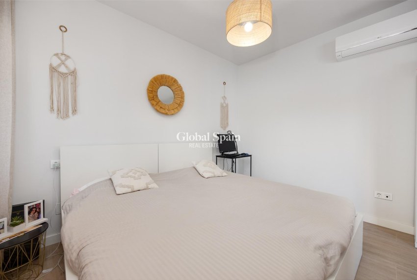 Venta - APARTAMENTO -
ORIHUELA COSTA - VILLAMARTÍN