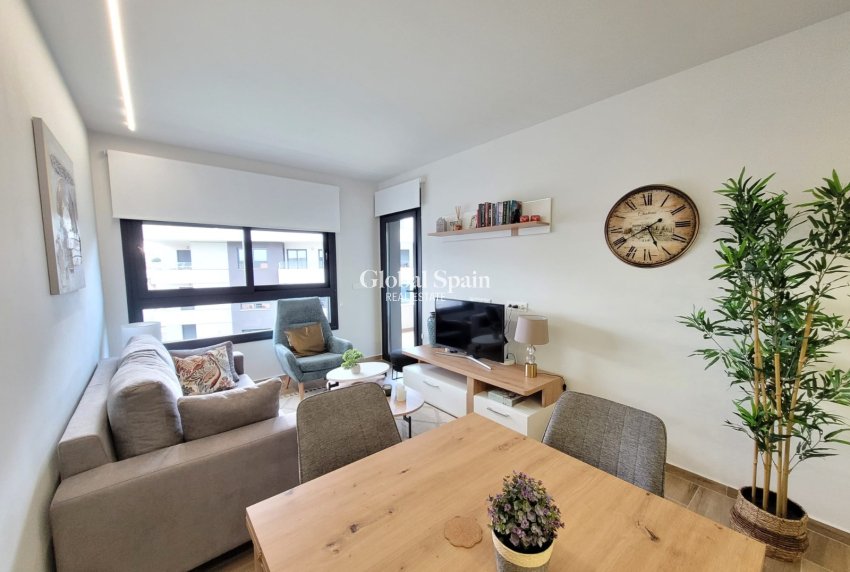 Venta - APARTAMENTO -
ORIHUELA COSTA - VILLAMARTÍN