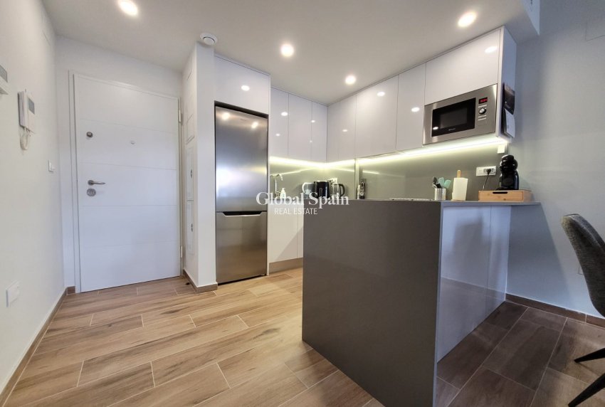 Venta - APARTAMENTO -
ORIHUELA COSTA - VILLAMARTÍN