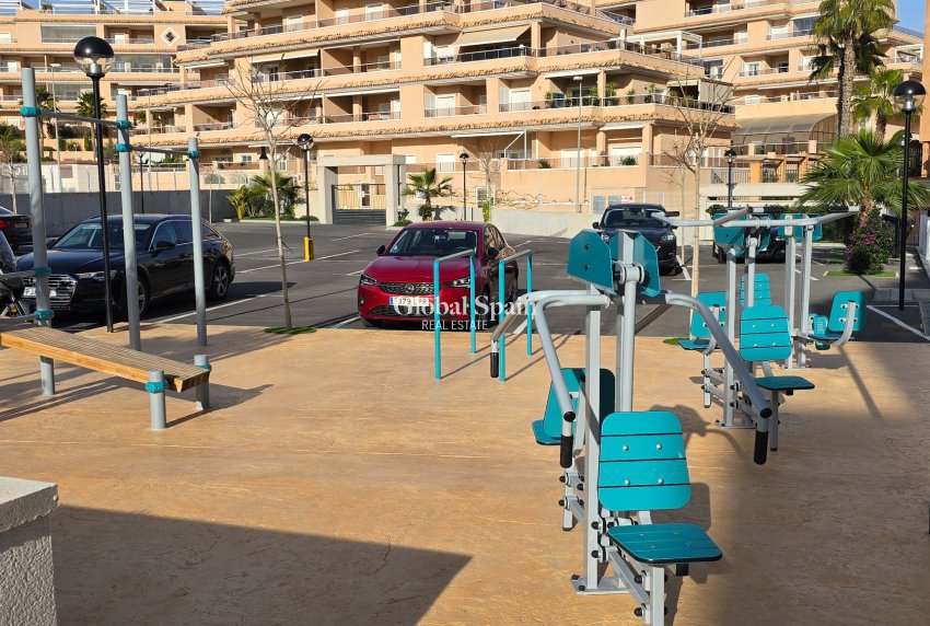 Venta - APARTAMENTO -
ORIHUELA COSTA - VILLAMARTÍN