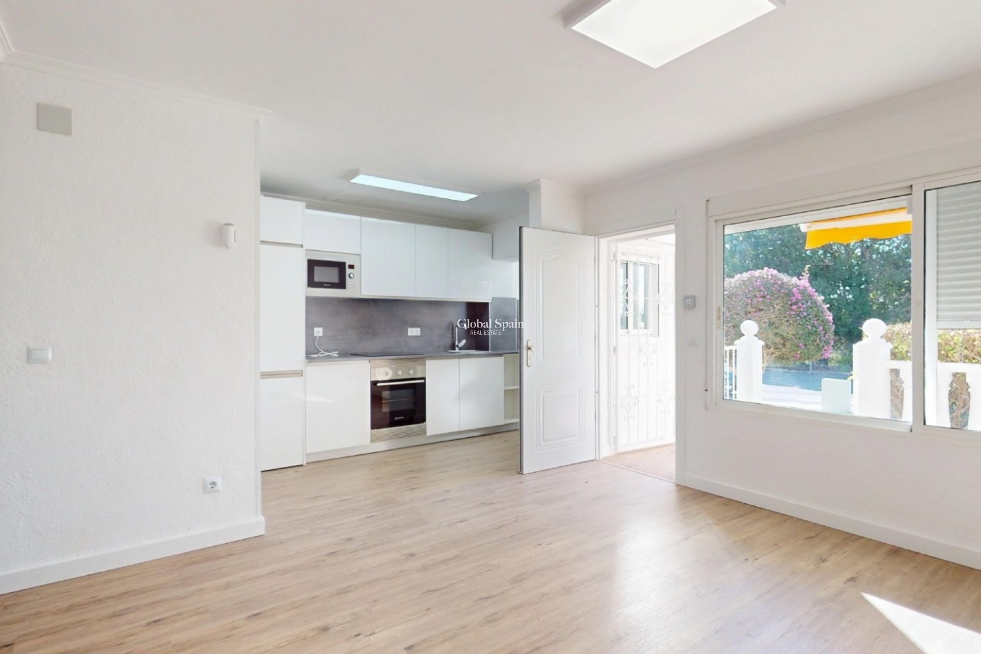 Venta - APARTAMENTO -
ORIHUELA COSTA - VILLAMARTÍN