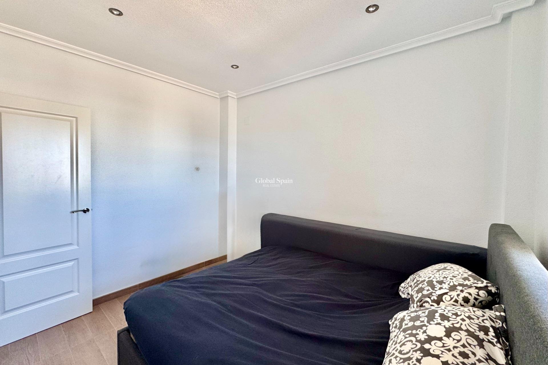 Venta - APARTAMENTO -
ORIHUELA COSTA - VILLAMARTÍN