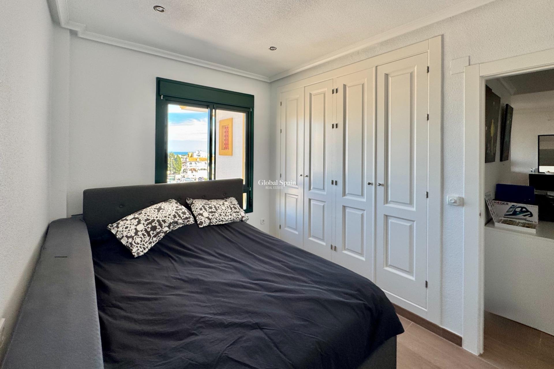 Venta - APARTAMENTO -
ORIHUELA COSTA - VILLAMARTÍN