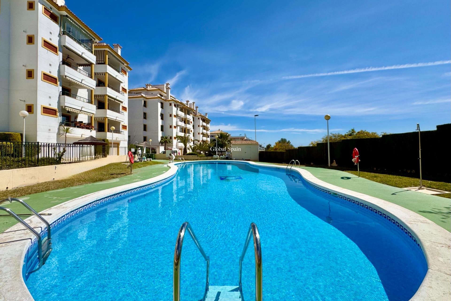 Venta - APARTAMENTO -
ORIHUELA COSTA - VILLAMARTÍN