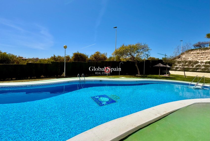 Venta - APARTAMENTO -
ORIHUELA COSTA - VILLAMARTÍN