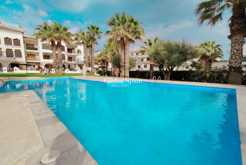 Venta - APARTAMENTO -
ORIHUELA COSTA - VILLAMARTÍN
