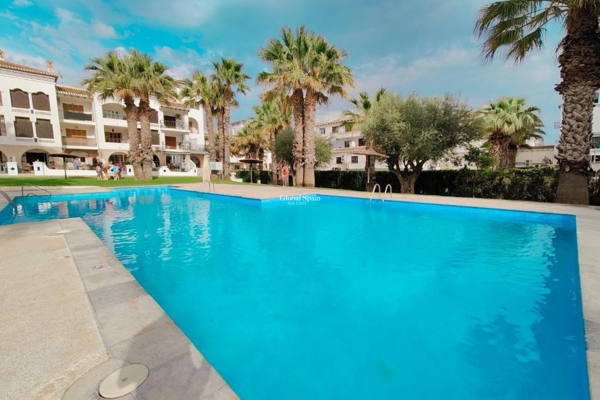 Venta - APARTAMENTO -
ORIHUELA COSTA - VILLAMARTÍN