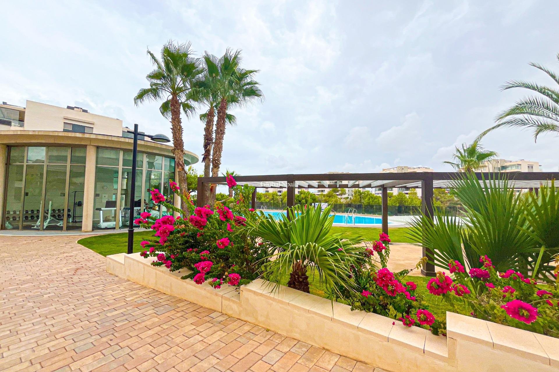 Venta - APARTAMENTO -
ORIHUELA COSTA - VILLAMARTÍN