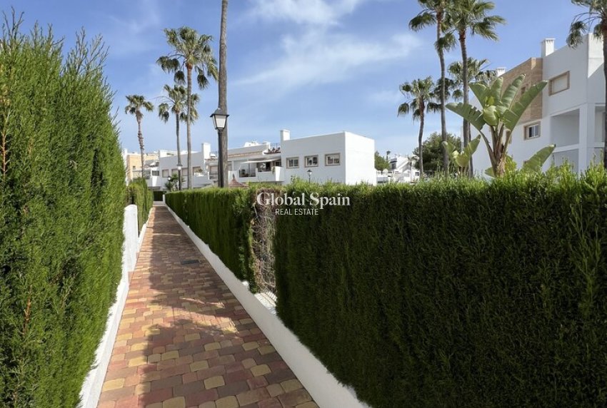 Venta - APARTAMENTO -
ORIHUELA COSTA - VILLAMARTÍN