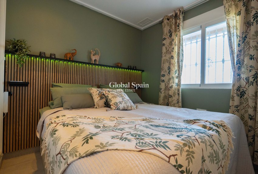 Venta - APARTAMENTO -
ORIHUELA COSTA - VILLAMARTÍN