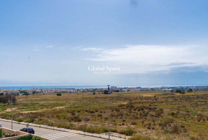 Venta - APARTAMENTO -
ORIHUELA COSTA - VILLAMARTÍN