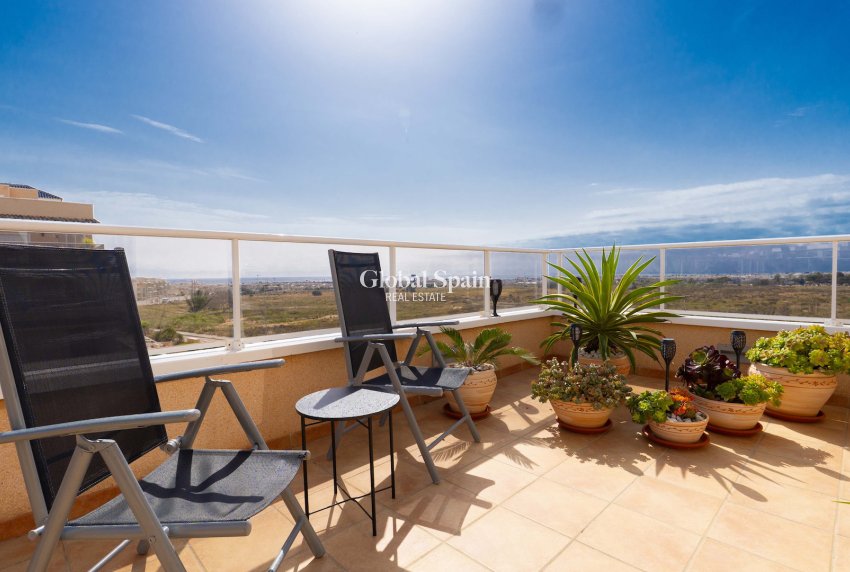 Venta - APARTAMENTO -
ORIHUELA COSTA - VILLAMARTÍN