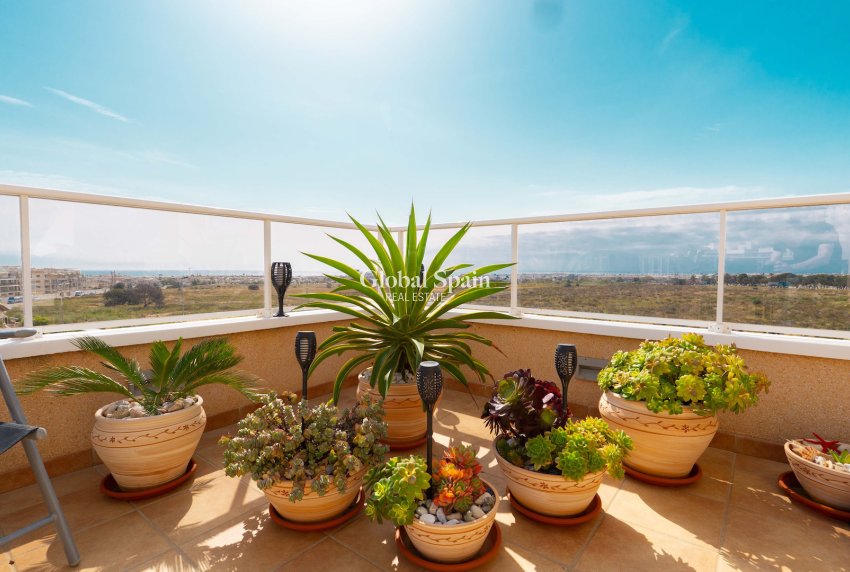 Venta - APARTAMENTO -
ORIHUELA COSTA - VILLAMARTÍN