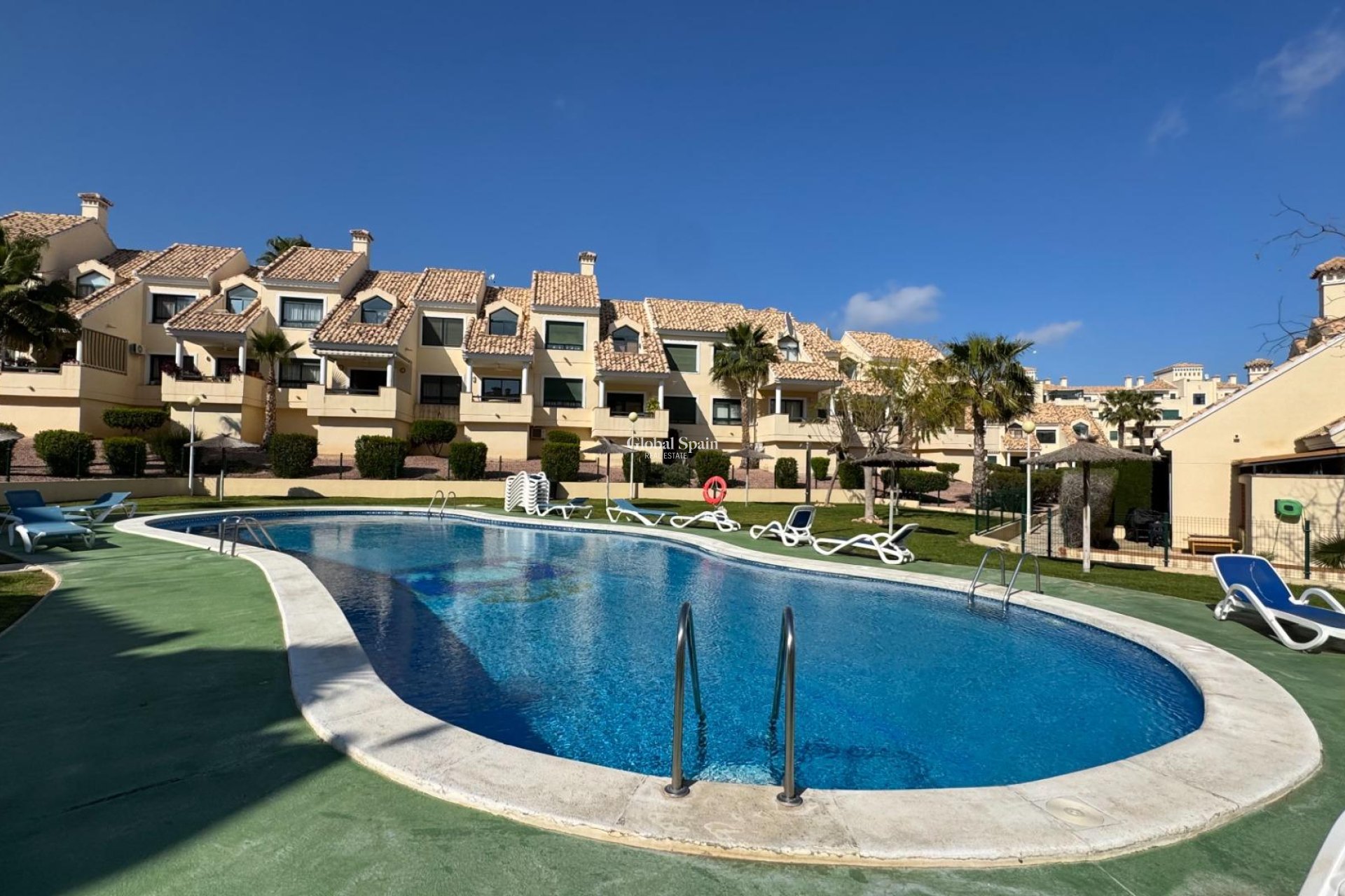 Venta - APARTAMENTO -
ORIHUELA COSTA - VILLAMARTÍN