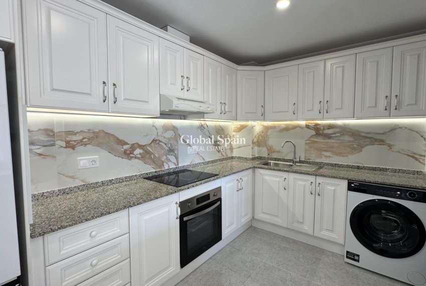 Venta - APARTAMENTO -
ORIHUELA COSTA - VILLAMARTÍN
