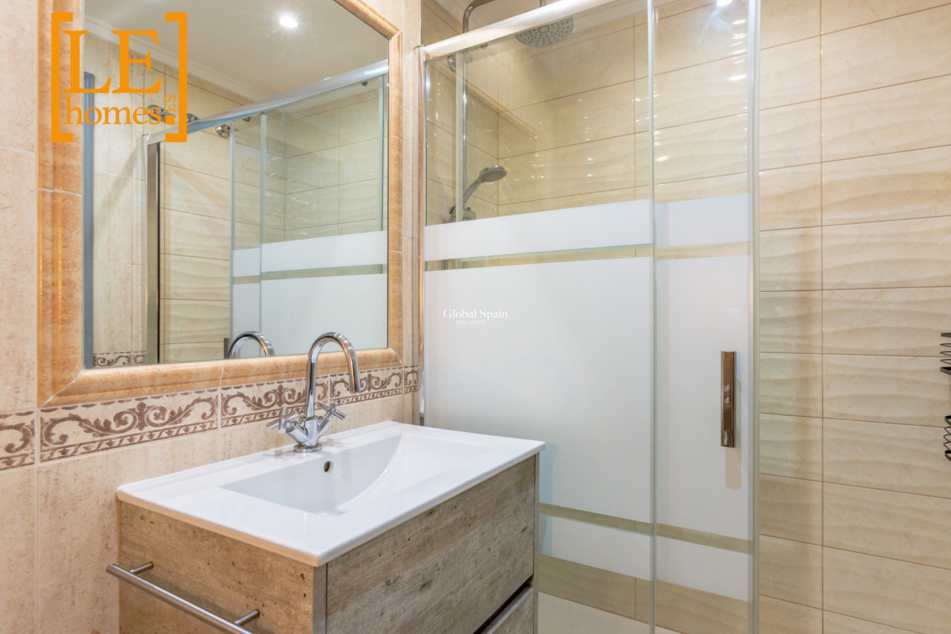Venta - APARTAMENTO -
ORIHUELA COSTA - VILLAMARTÍN