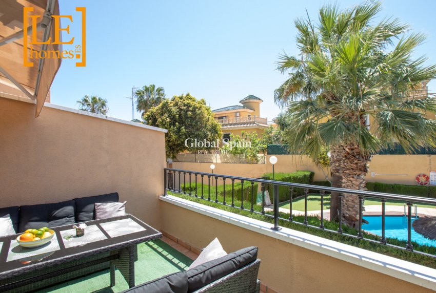 Venta - APARTAMENTO -
ORIHUELA COSTA - VILLAMARTÍN