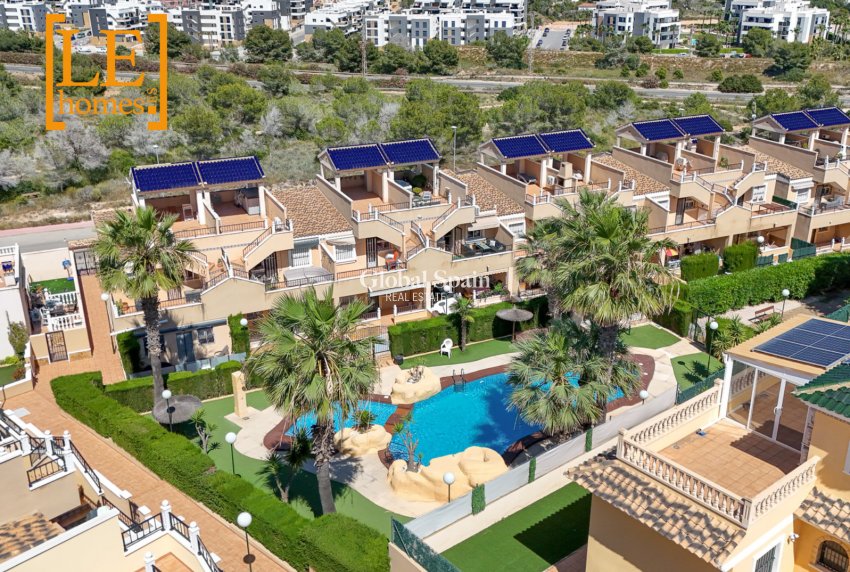 Venta - APARTAMENTO -
ORIHUELA COSTA - VILLAMARTÍN