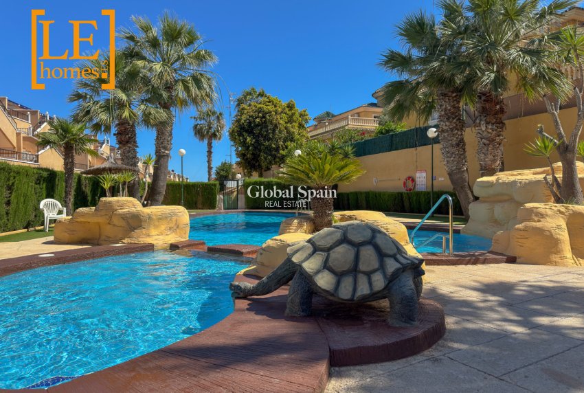 Venta - APARTAMENTO -
ORIHUELA COSTA - VILLAMARTÍN