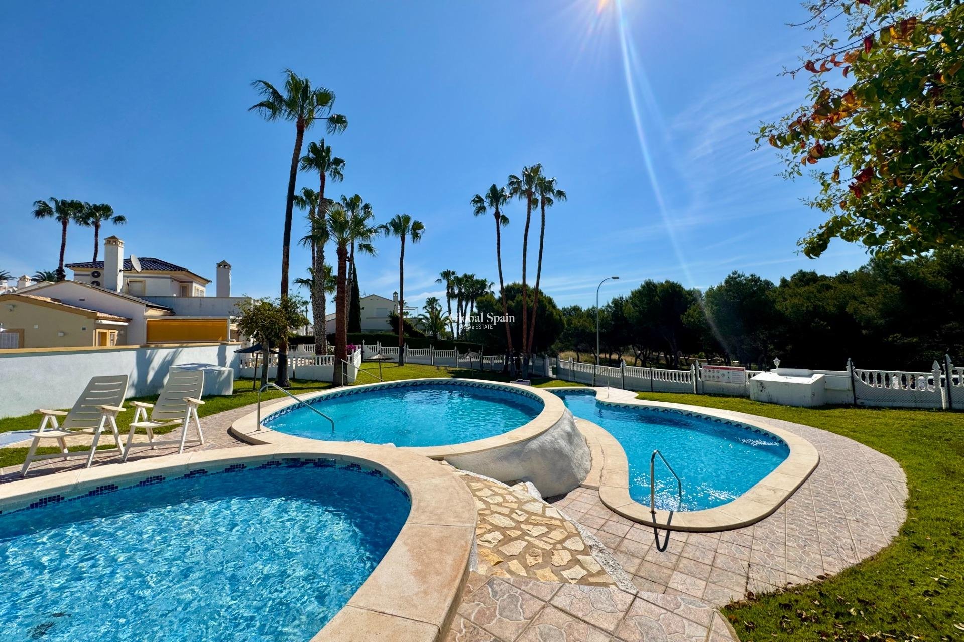Venta - APARTAMENTO -
ORIHUELA COSTA - VILLAMARTÍN