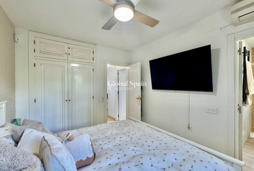 Venta - APARTAMENTO -
ORIHUELA COSTA - VILLAMARTÍN