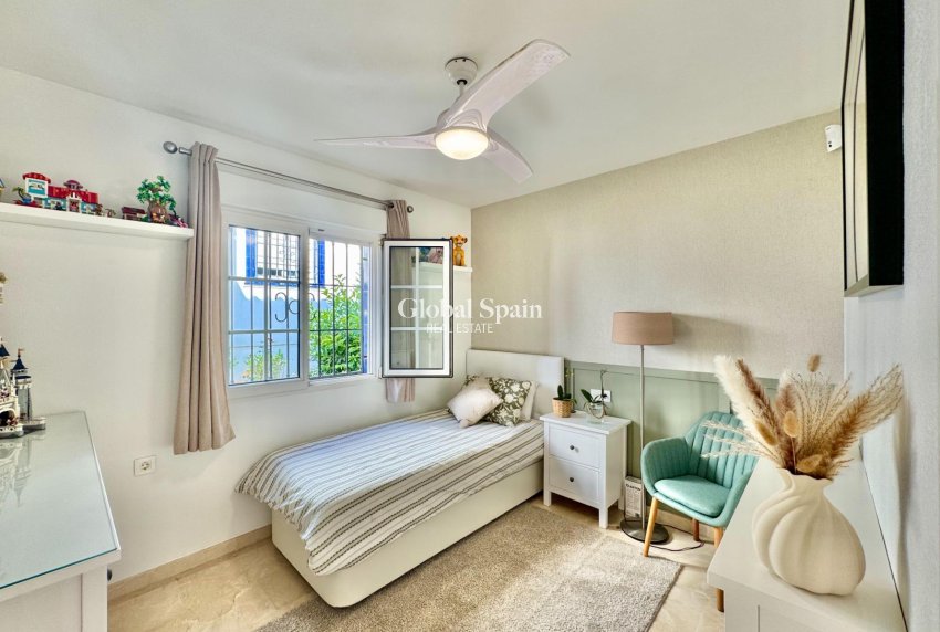 Venta - APARTAMENTO -
ORIHUELA COSTA - VILLAMARTÍN