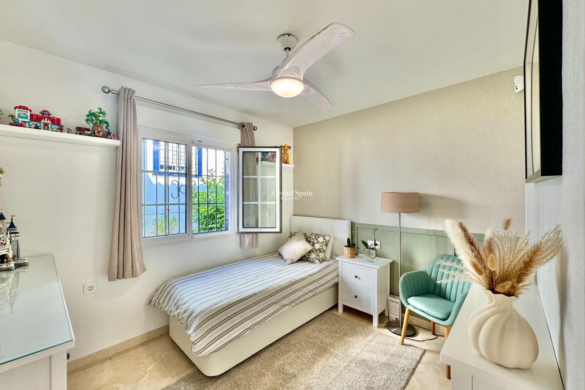 Venta - APARTAMENTO -
ORIHUELA COSTA - VILLAMARTÍN