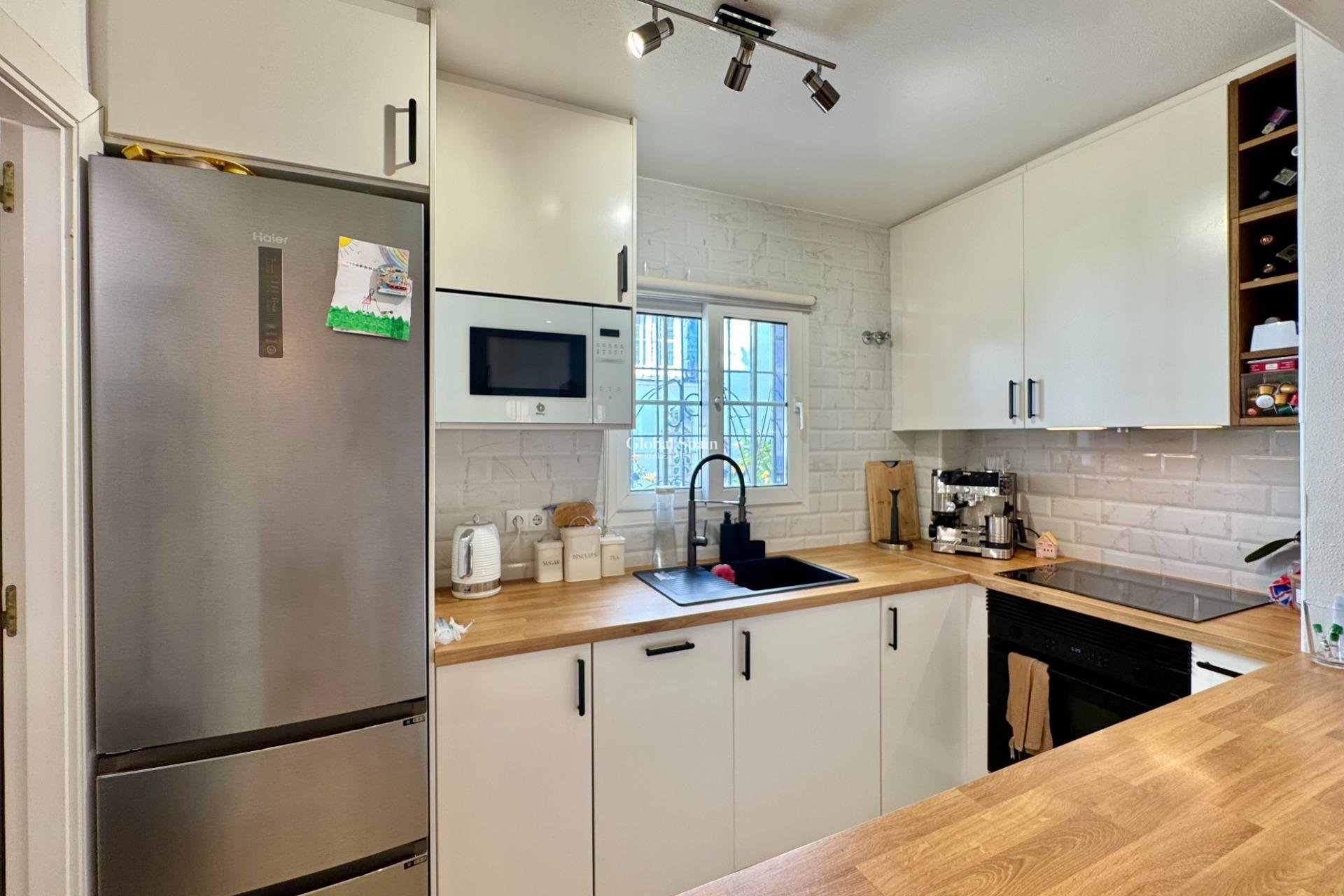 Venta - APARTAMENTO -
ORIHUELA COSTA - VILLAMARTÍN