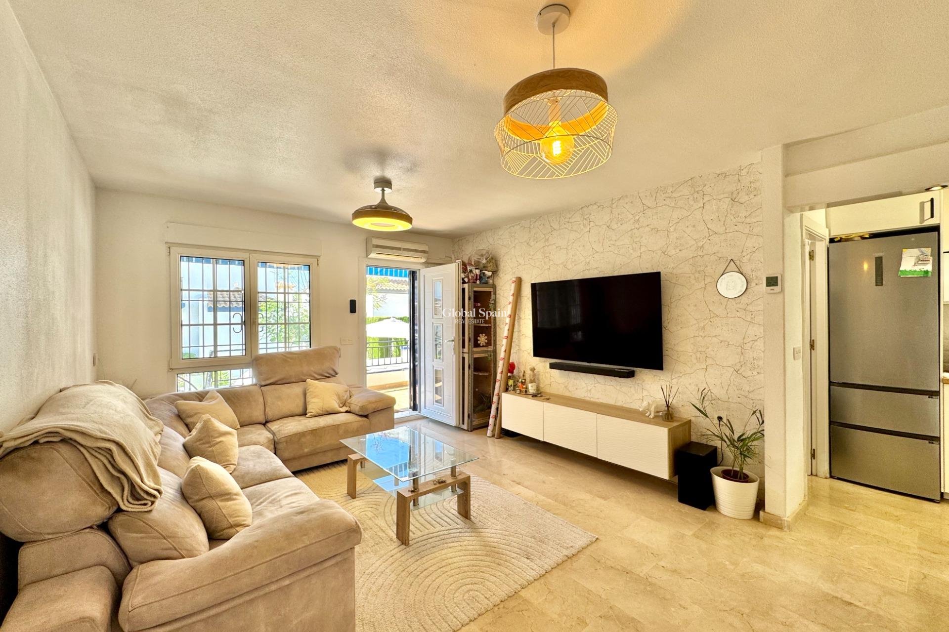 Venta - APARTAMENTO -
ORIHUELA COSTA - VILLAMARTÍN