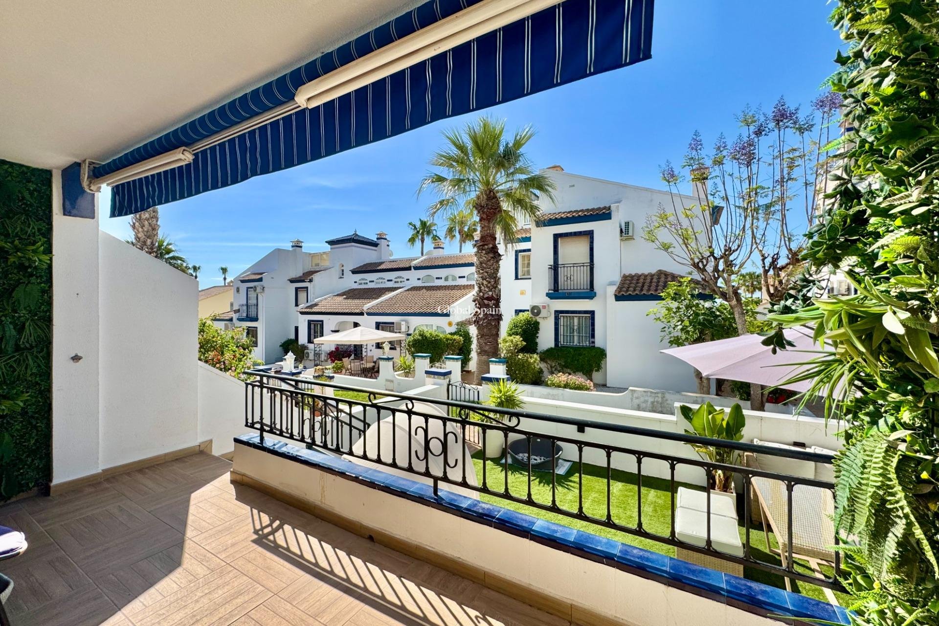 Venta - APARTAMENTO -
ORIHUELA COSTA - VILLAMARTÍN