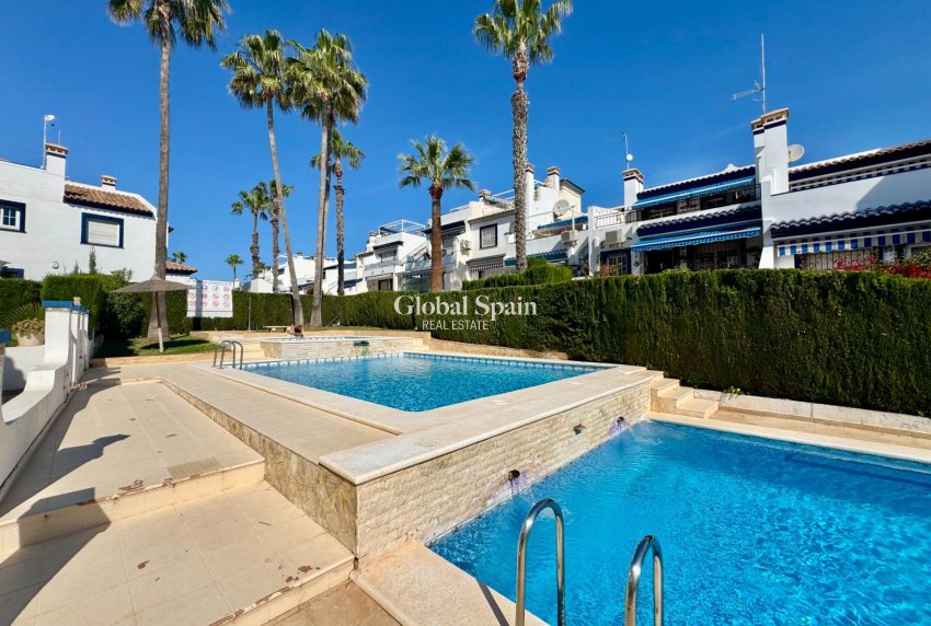 Venta - APARTAMENTO -
ORIHUELA COSTA - VILLAMARTÍN