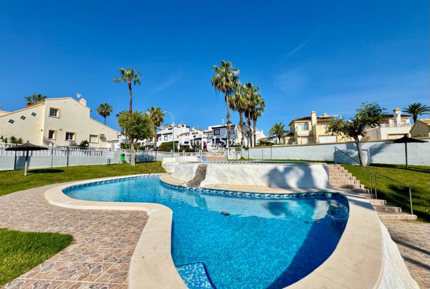 Venta - APARTAMENTO -
ORIHUELA COSTA - VILLAMARTÍN