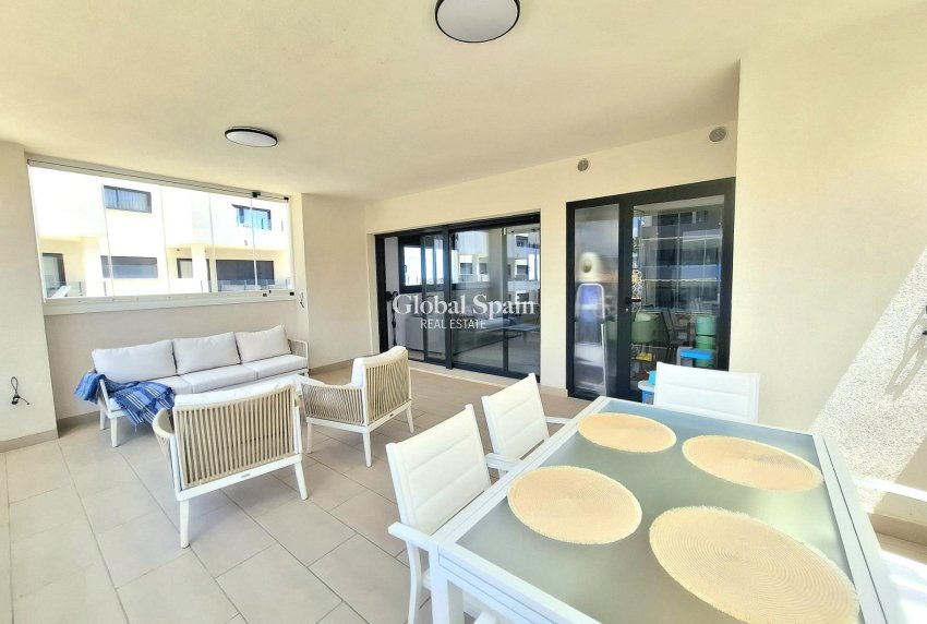 Venta - APARTAMENTO -
ORIHUELA COSTA - VILLAMARTÍN