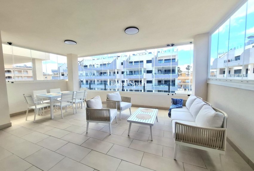 Venta - APARTAMENTO -
ORIHUELA COSTA - VILLAMARTÍN