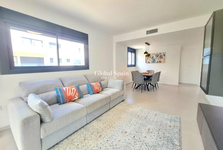Venta - APARTAMENTO -
ORIHUELA COSTA - VILLAMARTÍN