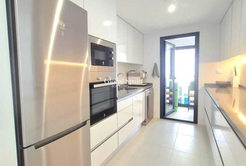 Venta - APARTAMENTO -
ORIHUELA COSTA - VILLAMARTÍN