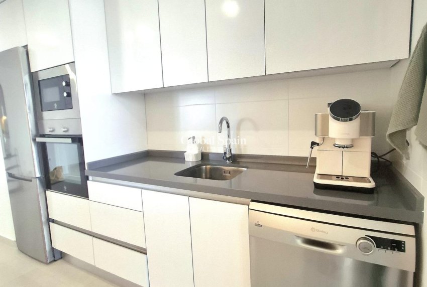 Venta - APARTAMENTO -
ORIHUELA COSTA - VILLAMARTÍN