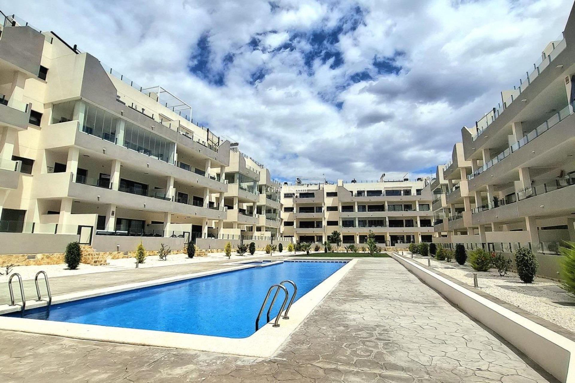Venta - APARTAMENTO -
ORIHUELA COSTA - VILLAMARTÍN