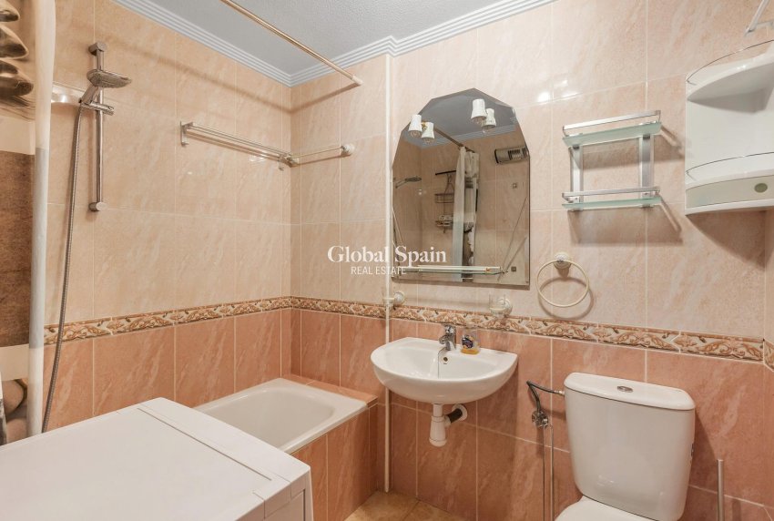 Venta - APARTAMENTO -
ORIHUELA COSTA - VILLAMARTÍN