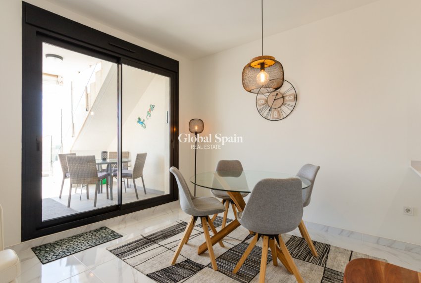 Venta - APARTAMENTO -
ORIHUELA COSTA - VILLAMARTÍN